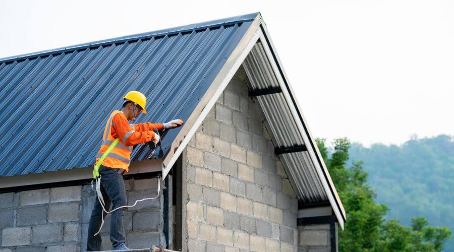 Expert Emergency Roof Repairs services in Kintyre, ND